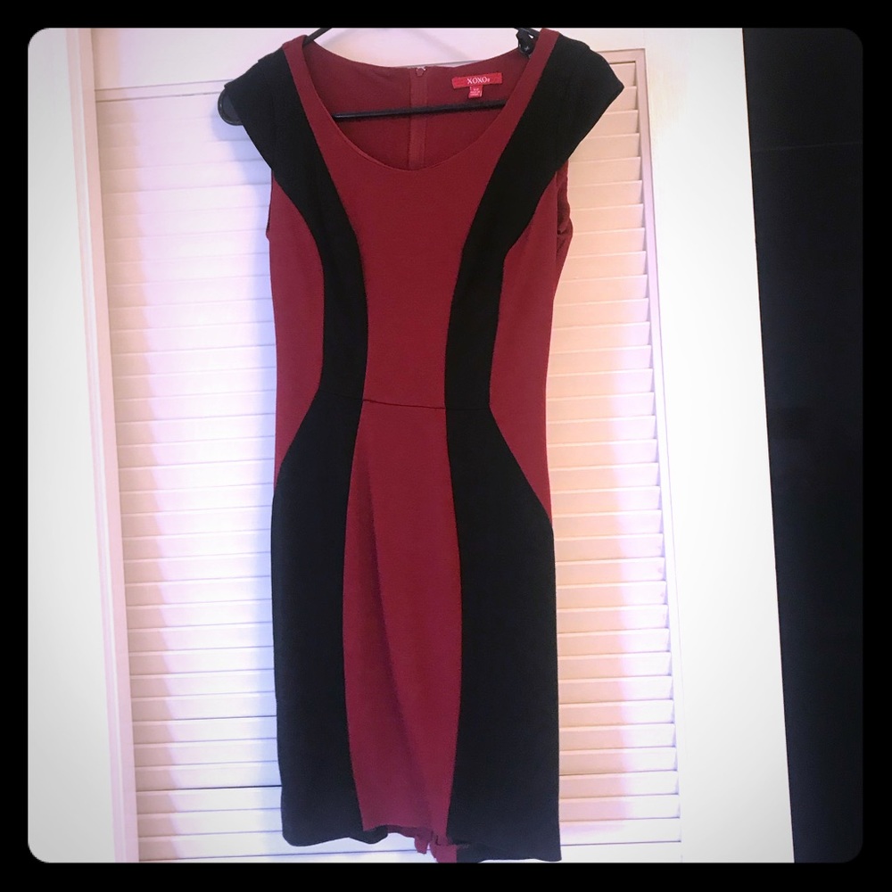 XOXO Fitted bodycon cap sleeve dress